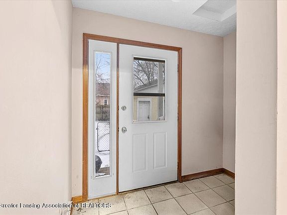 4th image of 1107 N Pennsylvania Ave