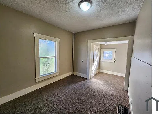 3 bed, 1042 sqft, $650 — Photo 2