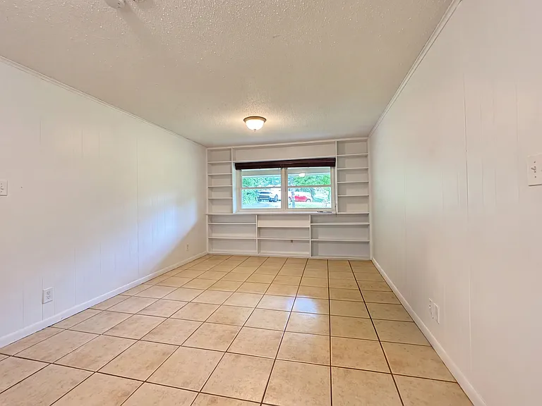 10801 Highcliff Dr — Photo 4