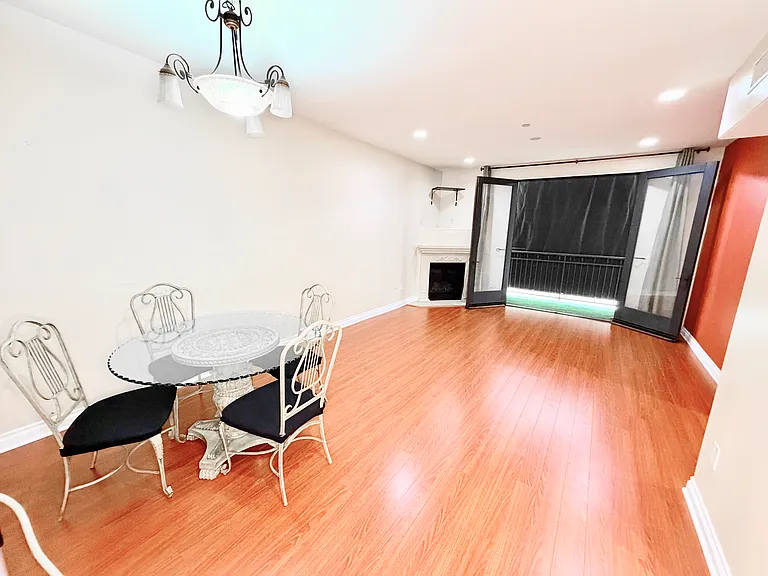 333 N Hill Ave #207 — Photo 8