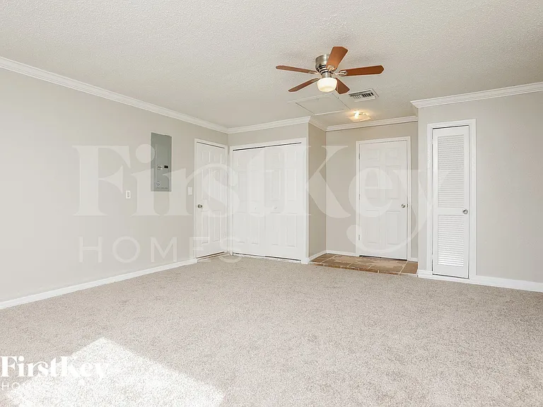 1689 Cedro Ave — Photo 7