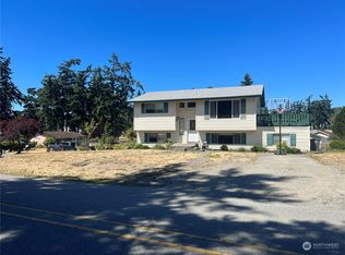 1023 Ridgeway Dr, Oak Harbor, WA 98277