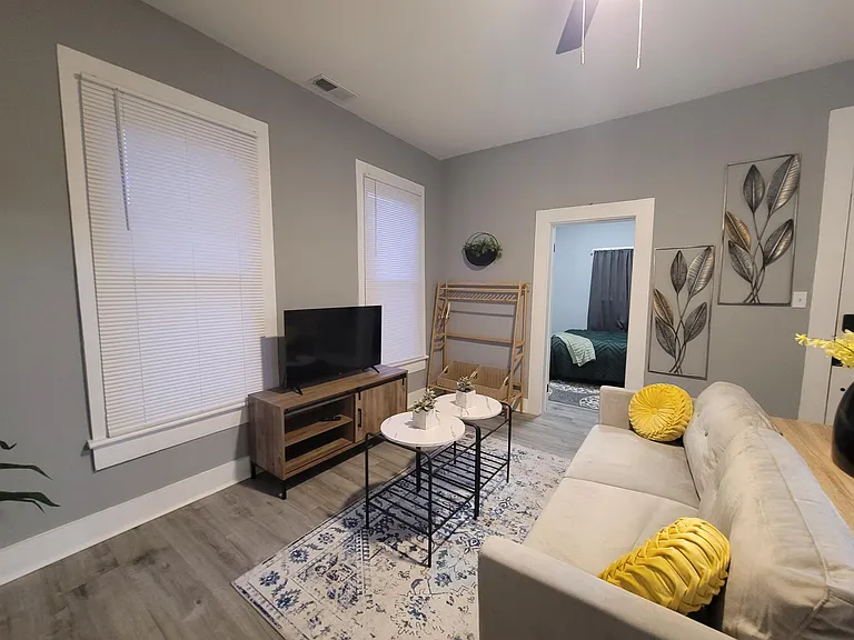 2818 N Capitol Ave #3 — Photo 10