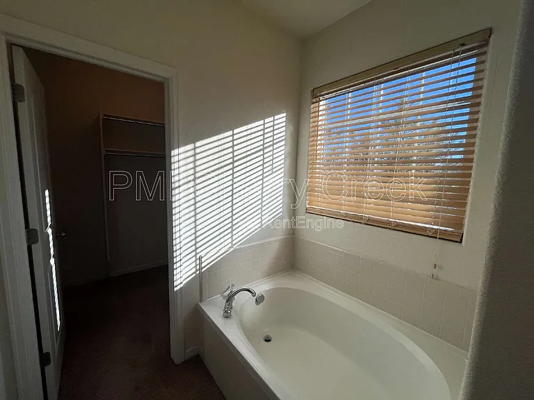 5271 Canyon View Dr — Photo 31