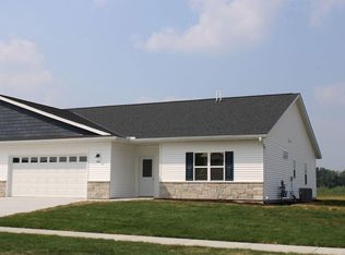 920 Drumlin Dr UNIT 2, Kewaskum, WI 53040