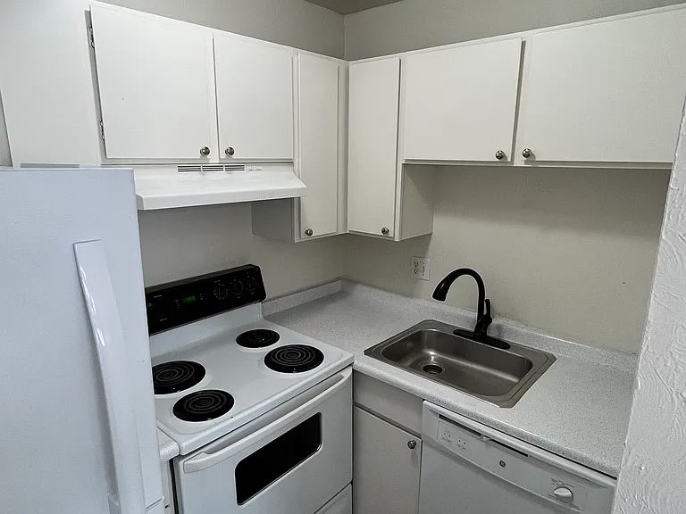 Caledonian Apartments — Photo 26