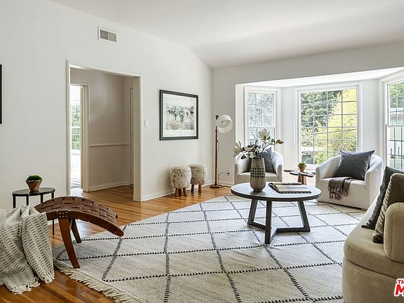 3rd image of 3554 Laurelvale Dr