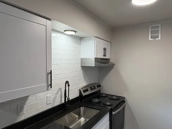 Brookside Garden, 1027 E 41st St #11, Tulsa, OK 74105