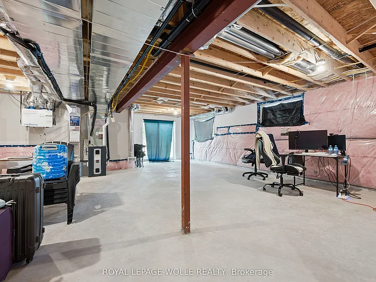 40 Moon Cres — Photo 24