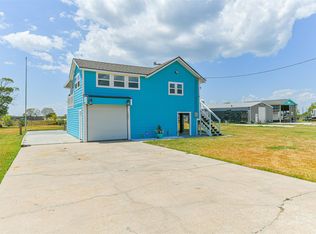 1041 N Monkhouse Dr, Crystal Beach, TX 77650