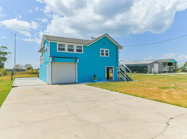 1041 N Monkhouse Dr, Crystal Beach, TX 77650