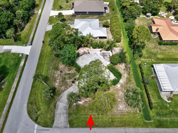 702 Lake Drive, Sebastian, FL 32958