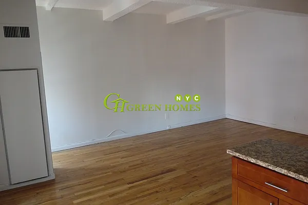 Rented by Green Home NY Realty LLC | media 3