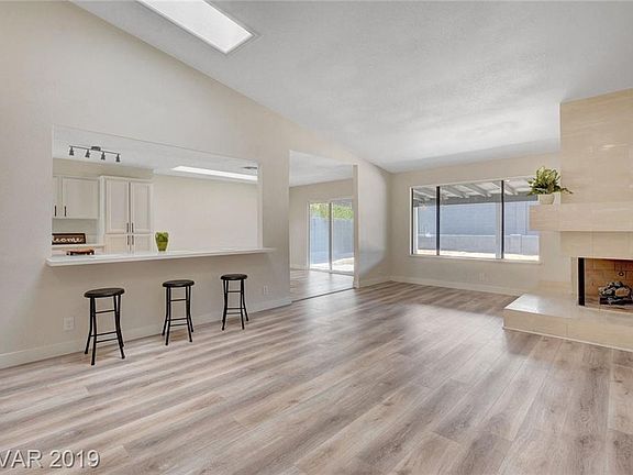 5th image of 1104 Rock Springs Dr