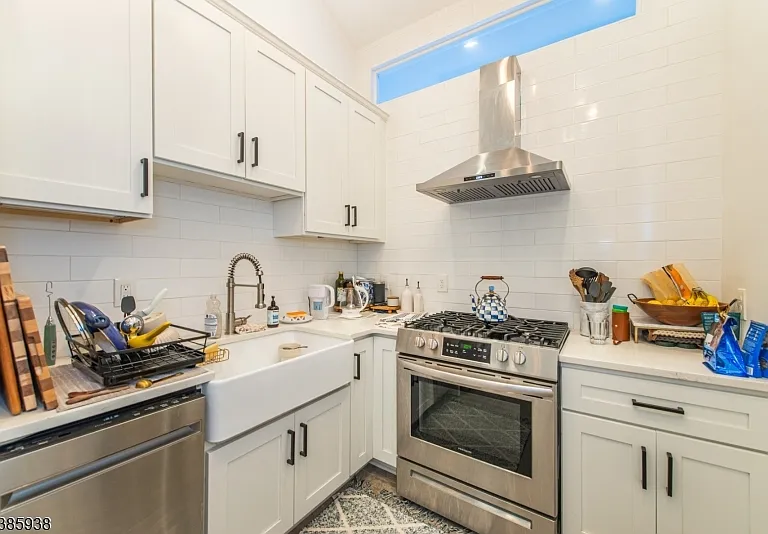 378 Claremont Ave #8 — Photo 6