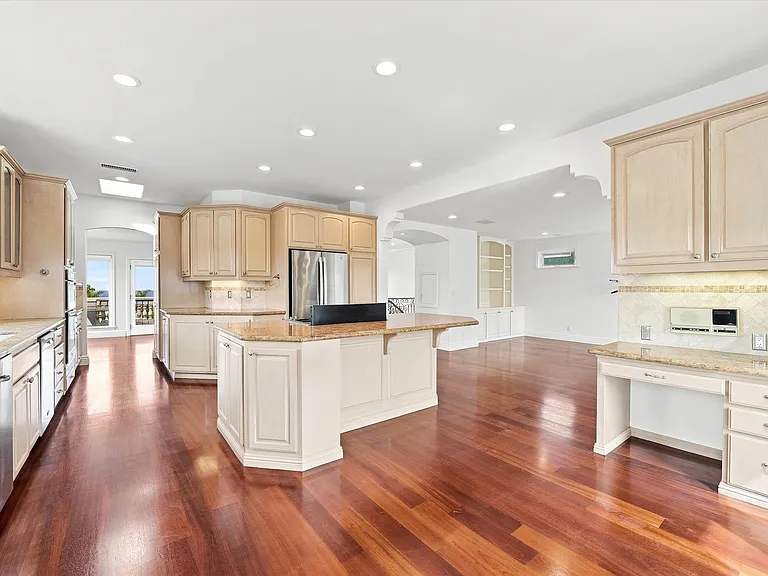 1220 Ocean Dr — Photo 15