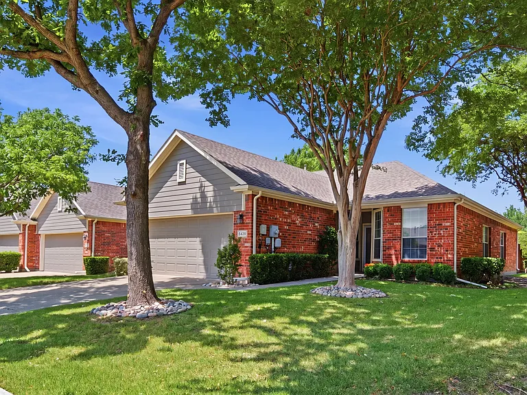 7257 Rembrandt Dr — Photo 2