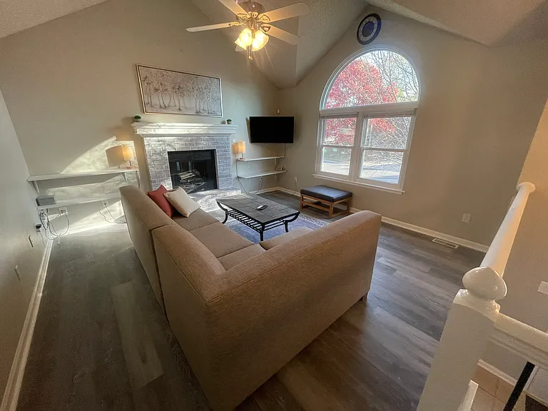 820 NE Bristol Dr — Photo 6