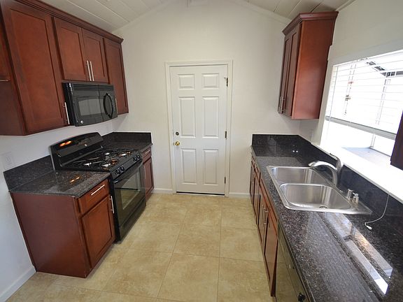 2nd image of 2940 Glacier St