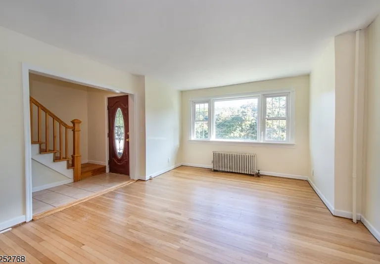 19 Center Ave — Photo 18