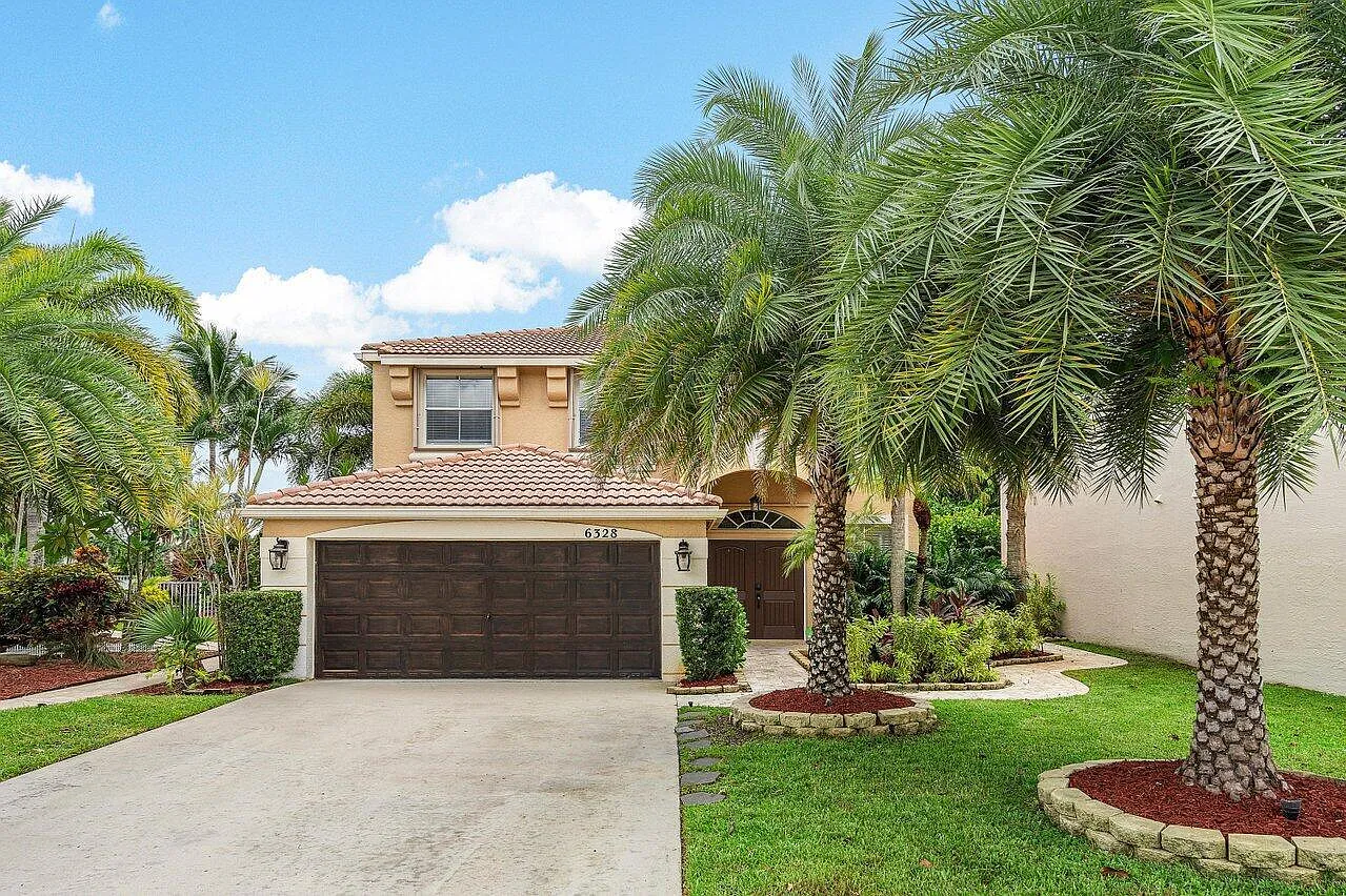 4 bed, 2.5 bath, 2558 sqft, $4,300 — Photo 2