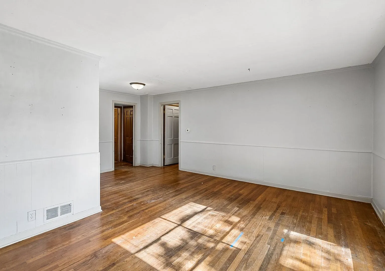 Charming 1 Bedroom! — Photo 2