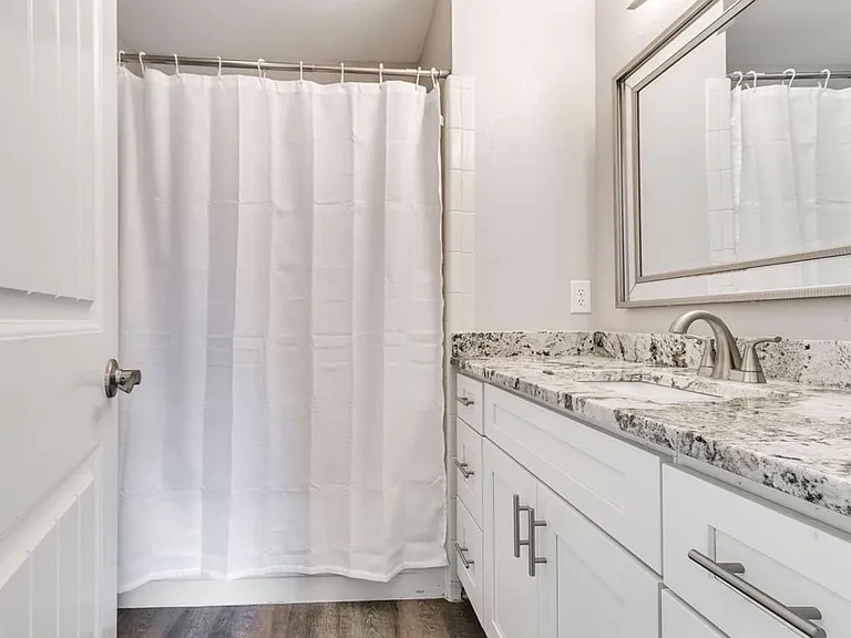 717 Rockridge Cir — Photo 6