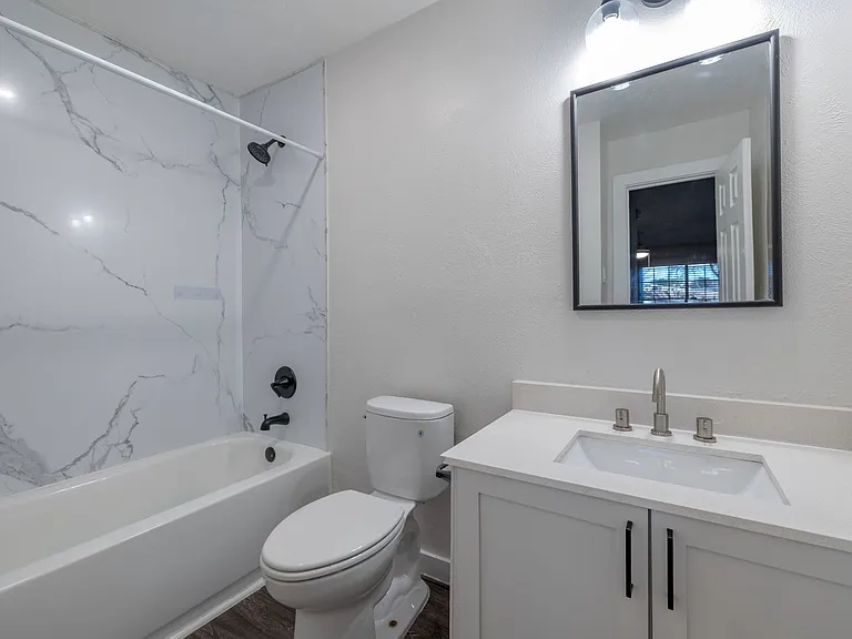 Oakline Apartments — Photo 30