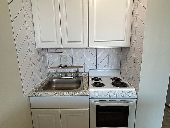 4th image of 8817 S Thomas Dr Unit 404