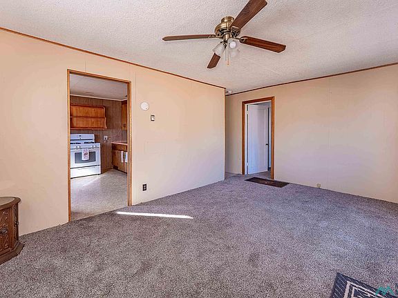 4th image of 647 Moulton Ave