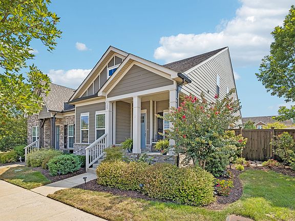 3rd image of 123 Spadeleaf Blvd