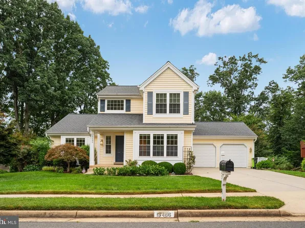 13486 Lake Shore Dr, Herndon, VA 20171