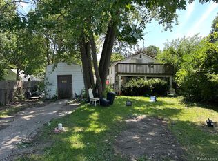 1406 E Parkwood Ave, Burton, MI 48529