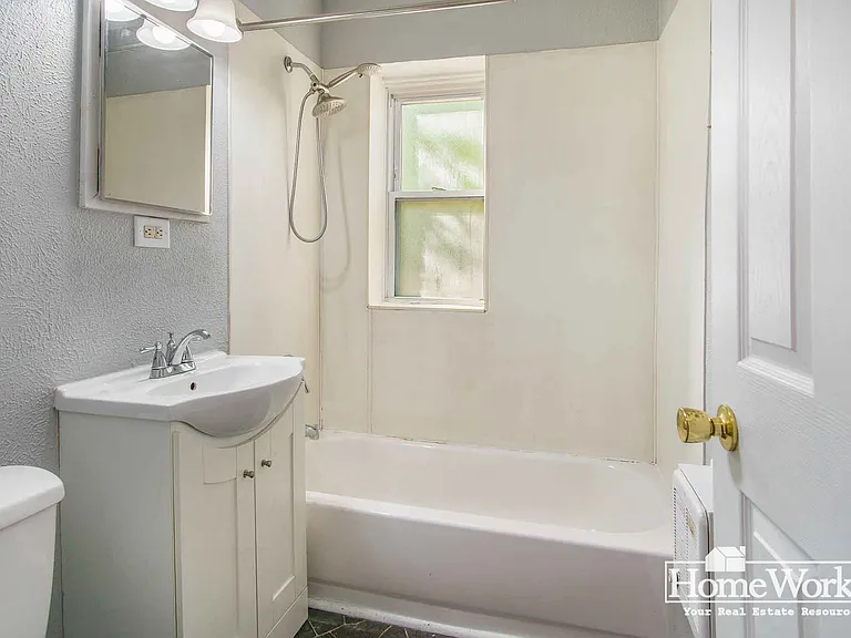 1 bed, 1.0 bath, 702 sqft, $899 — Photo 16