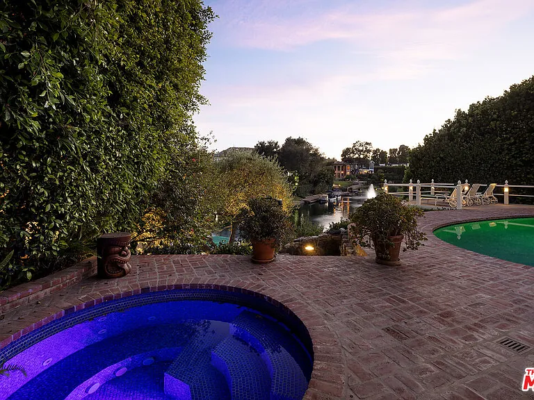 10030 Toluca Lake Ave — Photo 36