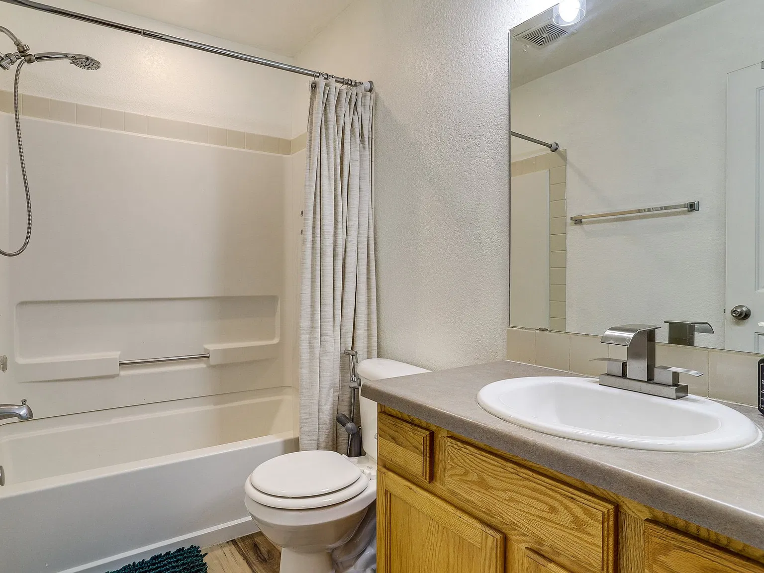 3 bed, 2004 sqft, $3,000 — Photo 3