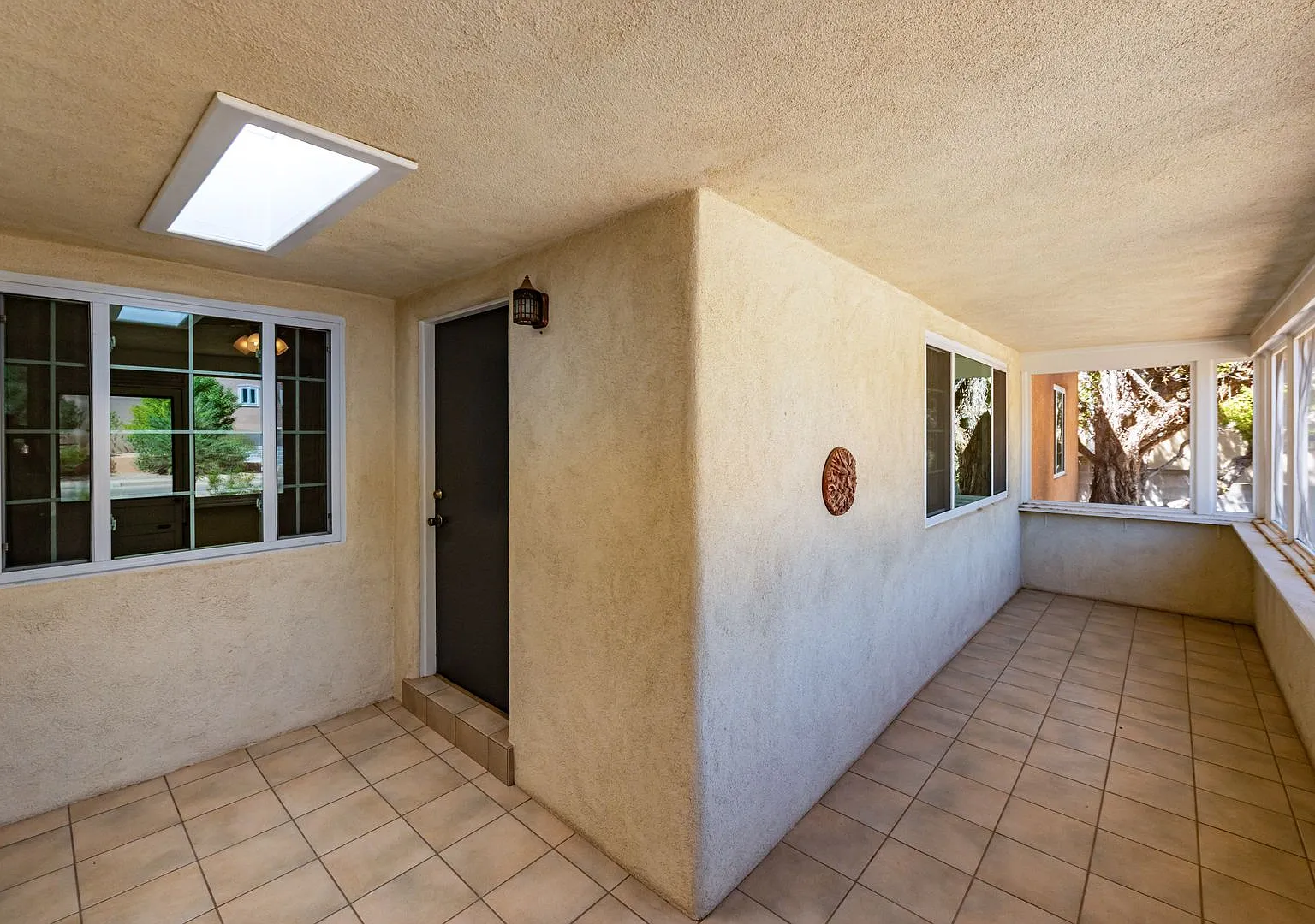 3 bed, 2.0 bath, 1295 sqft, $2,195 — Photo 3