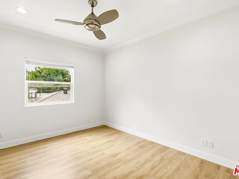23114 Mariano St — Photo 43