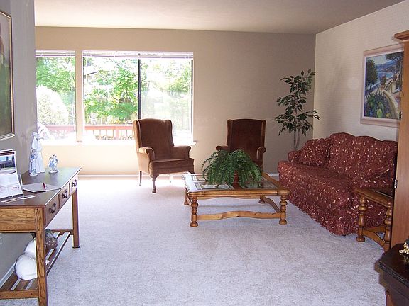 Welcoming Formal Livingroom