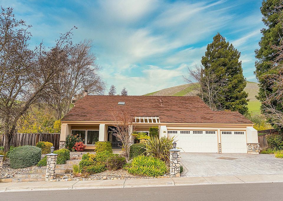 1st image of 486 Bolero Dr