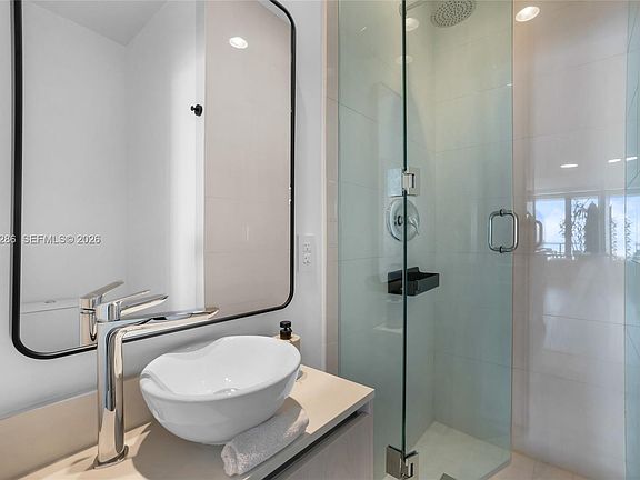 4th image of 480 NE 31st St Unit 1502