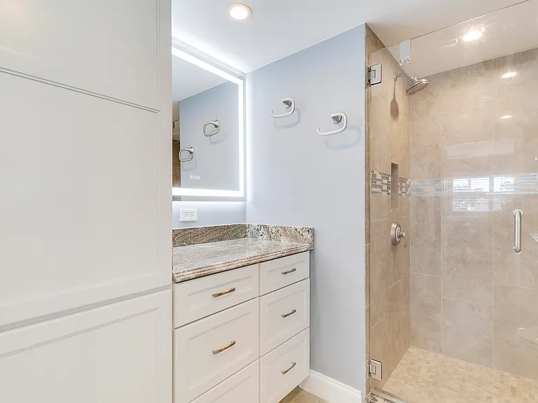 515 Bay Colony Dr N — Photo 28