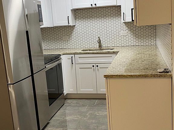 4th image of 8543 W 102nd Ter #4-113