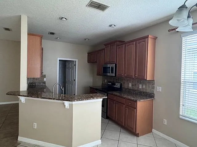 Kitchen - 4654 Redmond Pl