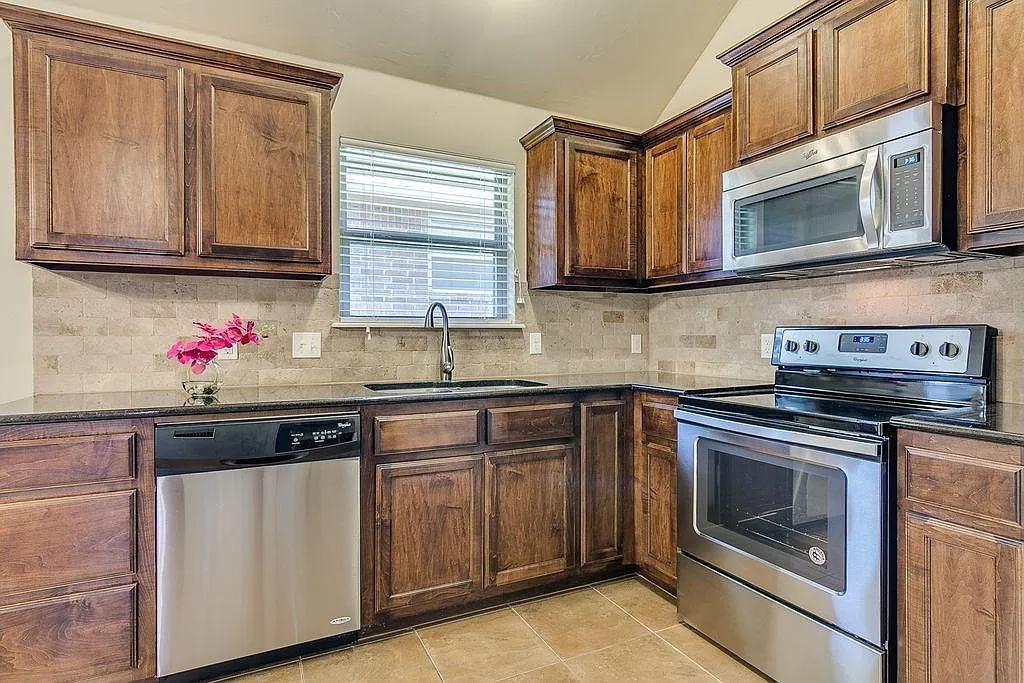 3 bed, 2.0 bath, 1250 sqft, $1,550 — Photo 4