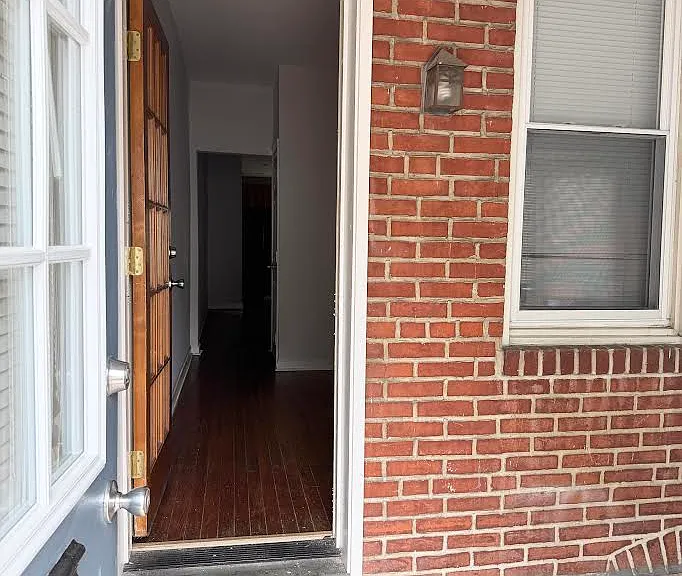 834 Woodlawn Ave — Photo 1