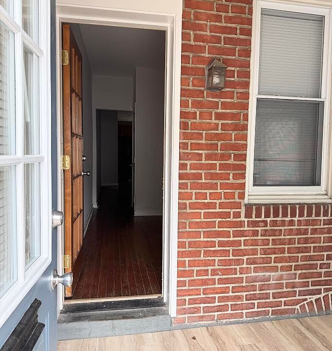 1st image of 834 Woodlawn Ave