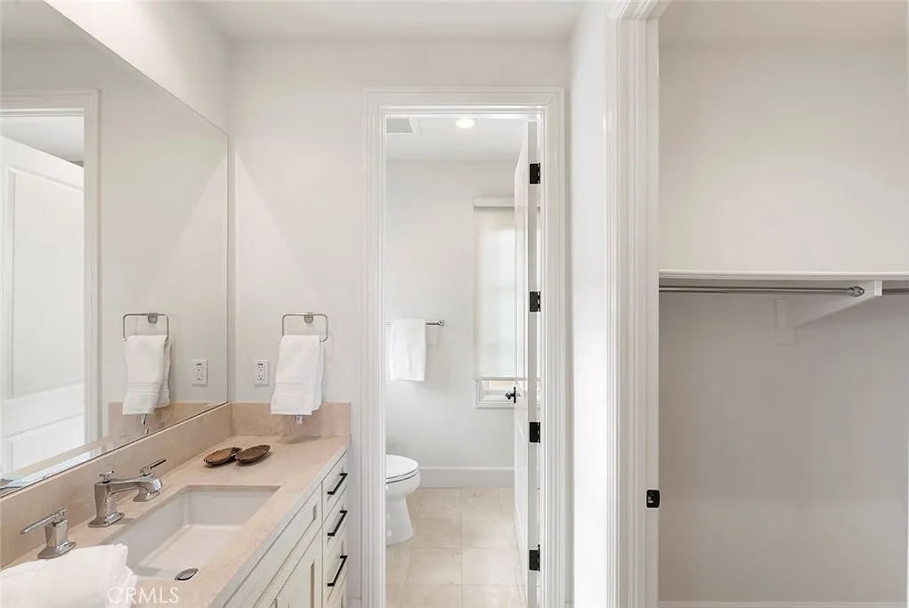 5 bed, 5.5 bath, 5419 sqft, $33,000 — Photo 3