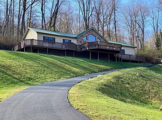 1055 Canyon Rd, Morgantown, WV 26508