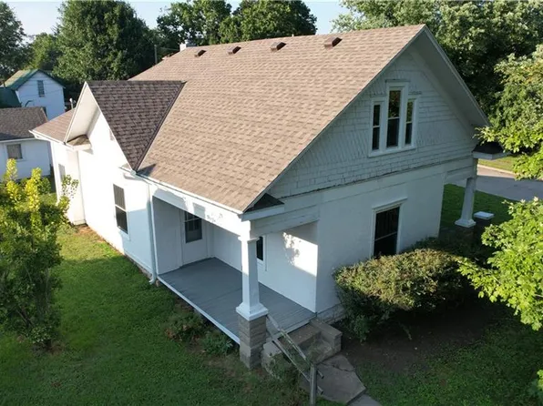 107 E Main St, Savannah, MO 64485